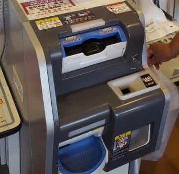 硬貨の入金手数料イヤ　コンビニの「セルフレジ」へ大量投入は迷惑か