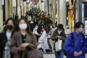 国内感染、初の7万人超　2日連続最多、前週の1.7倍