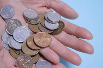  「硬貨で納税」税務署は断れない　ひろゆきの指摘に国税庁、銀行の答えは
