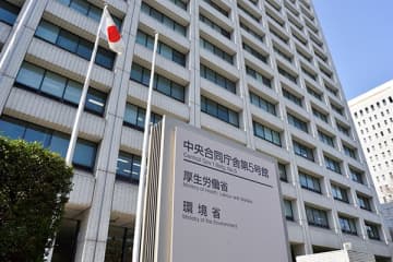 物価上昇の家計に追い打ちかける“年金減額”将来的には月4万減の試算も
