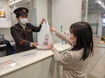 JRの駅改札で食材受け取れる　「クックパッドマート」とJR東が連携 