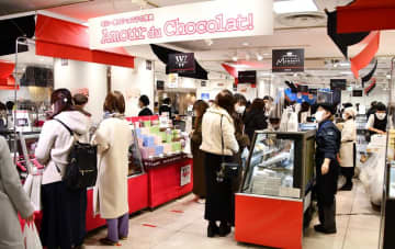 バレンタイン商戦開始　高島屋柏店にチョコの特設売り場　日本初上陸や老舗ずらり　女子バスケ応援コーナーも