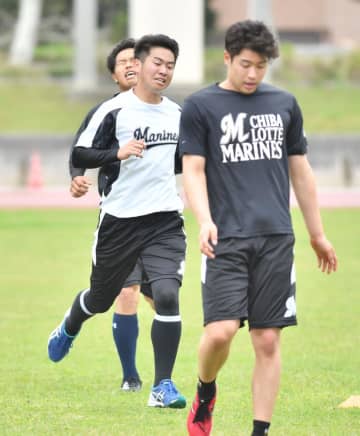 ＜千葉ロッテ＞体つくりに専念　新人の秋山　石垣島キャンプ