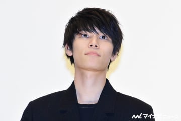 萩原利久、急性穿孔性虫垂炎から復帰で「ご心配を…」高橋文哉らとクッション投げる