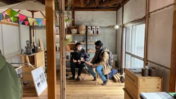 移動式カフェが空き家をリノベ　図書館スペースやシェアキッチンで地域交流の場に