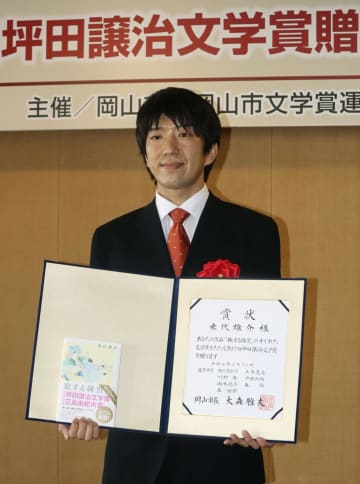 作家の乗代雄介さんに坪田文学賞　「気付きある作品に」