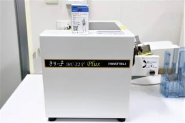 岩崎通信機の名刺カッターは早くてエコ　SDGsにも繋がる「きりっ子」