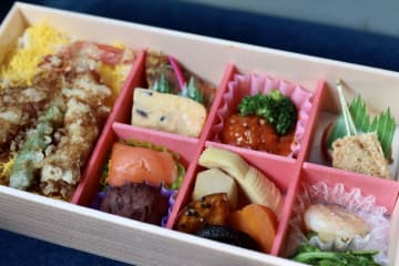 千葉の『いすみ鉄道』で駅弁を味わう！売切必至の宝石箱弁当と、いすみのたこめし
