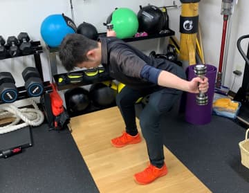 【ゴルフ】安浦一輝プロもゴリ押しの「スイング力向上トレーニング」とは