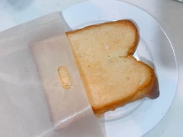 袋に入れただけなのに...。外カリカリ、中ふわふわ。100均の「トースターバッグ」有能すぎる！