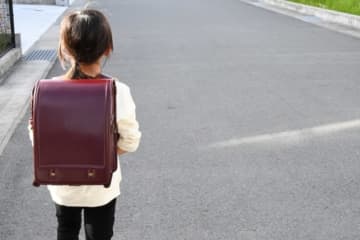 母親に「お前が学校から帰ってくる時間が近づくとうんざりする」と言われた女性の苦しみ