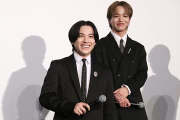 JO1川西拓実、監督から外見も内面も褒められ照れまくり「恥ずかしい」