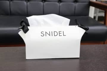 使わないショッパーをリメイク。おしゃれティッシュケースできたかも。