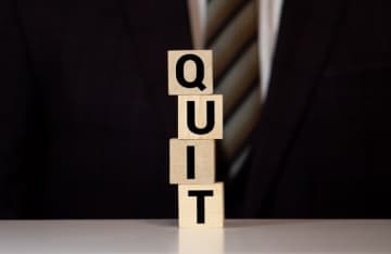 「stop」と「quit」の微妙な違いを理解して、英語力をワンランクアップ