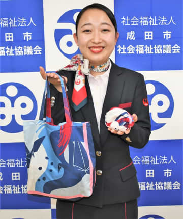 地上係員のスカーフをリメーク　JALスカイ成田、社内販売の利益を寄付　【SDGsちば】