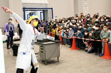 さかなクン「マダイはどれぐらい長生き？」　お魚クイズに子どもたち大興奮　新成田市場