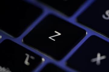 「Z」ロシア語に存在しない文字　ウクライナ侵攻のシンボル化で大迷惑