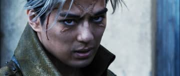 新田真剣佑、『ハガレン』スカー役で2時間メイク! 山田涼介には「日本で一番綺麗」
