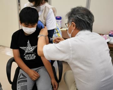 ＜5～11歳ワクチン＞成田市で集団接種　予約の9割埋まる　一方で副反応に不安、判断悩む保護者
