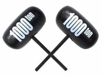 「1000トン」だけど持ち上げられる！　攻撃力高そうなハンマー