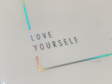 【BTS情報】ダイソーで「LOVEYOURSELF」ミラー発見！ARMYはチェックね。