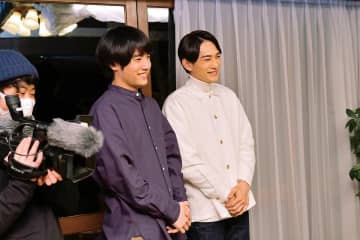 赤楚衛二＆町田啓太、『チェリまほ』撮影終了時に熱いハグ! 台湾でもヒットスタート