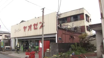 スーパー兼住宅で火事　住人の男性が軽傷　千葉・九十九里町