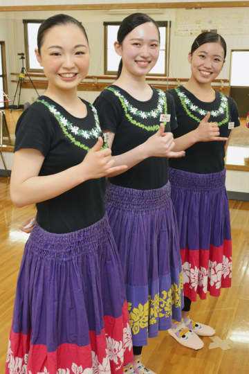 新人フラガールが初練習、福島　「笑顔と踊りで元気に」