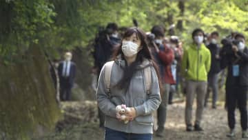 【速報】「娘ではないと信じている」行方不明女児の母親が現場訪問　山梨･道志村で“人の骨”発見