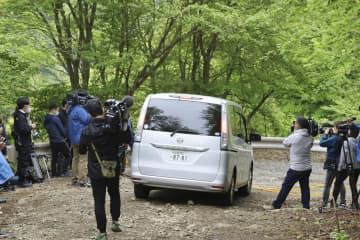 山梨・道志村山中の捜索を継続　人骨の一部発見、対象範囲拡大