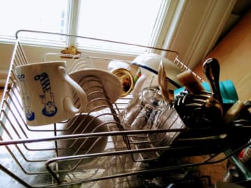 「専業主婦の妻がすぐに食器を洗わない」問題に反響続々　「なぜ怠けてはいけないのか」という声も