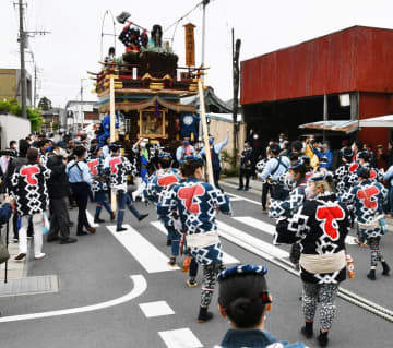 「佐原の大祭」の山車3年ぶりに巡行　ゴールデンウイーク初日　笑顔、歓声響く　香取