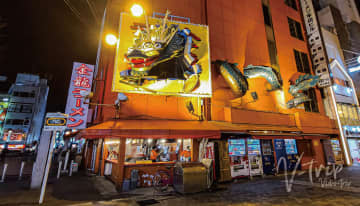 大阪･道頓堀 大阪ミナミの巨大な龍のオブジェが目印！1982年創業の老舗ラーメン店！金龍ラーメン本店