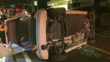 千葉市 車同士が衝突...1台が横転　双方の運転手 命に別条なし