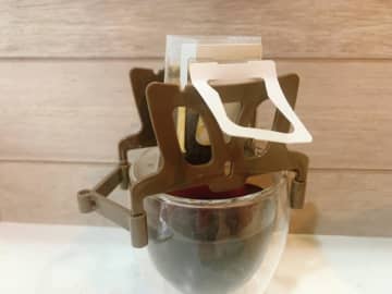 ドリップバッグがコーヒーに浸かる問題。100均アイテムで解決した！