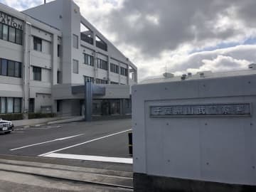 さい銭盗もうとした疑い　「入れた500円玉取り戻そうと」と否認　山武の神社