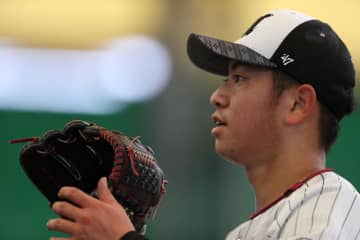 秋山初登板で手応え　憧れ小島の助言胸に　【千葉ロッテ　はい上がれ】