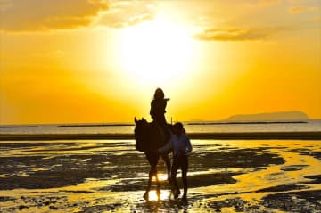 日本の夕陽百選の香川・有明浜沿いで乗馬体験も！グランピング施設がオープン