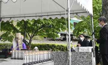 信楽高原鉄道事故の現場近くで行われた追悼法要＝14日午前、滋賀県甲賀市（代表撮影）