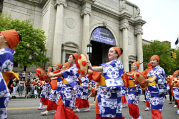 「ジャパンパレード」で披露された花笠音頭＝14日、米ニューヨーク（共同）