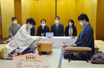 将棋、藤井の初防衛なるか　叡王戦第3局開始