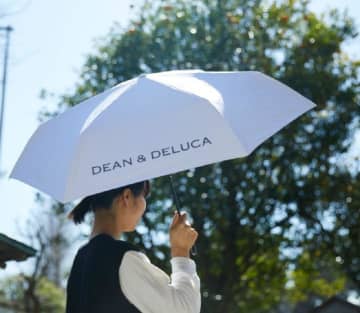 「DEAN＆DELUCA」の晴雨兼用傘がおしゃれ！店舗で見つけたら即カゴへ。