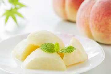 花粉症の人は果物アレルギーに注意を りんごや桃を食べると口の中がかゆく