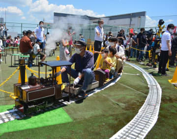 津田沼パルコ屋上　親子で思い出づくり　船橋・前原商店会70周年祭29日まで