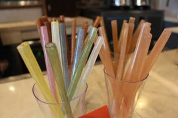カンロ「食べられるストロー」開発中　アメ活用した脱プラスチック