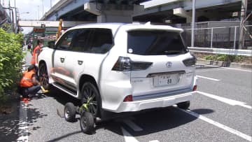 “盗難車”乗り捨て運転手が逃走　警察が見つけ追跡中に
