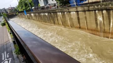 「ゲリラ豪雨」首都圏を1日2度襲う　帰宅の電車が遅延、停電に雹も