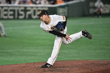 バット出すのが精一杯「初見じゃ絶対打てない」　突き刺す“剛球”が「バケモン」