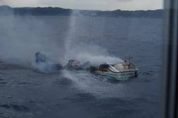 プレジャーボート全焼し沈没　南房総・野島埼沖　乗船の男性2人救助