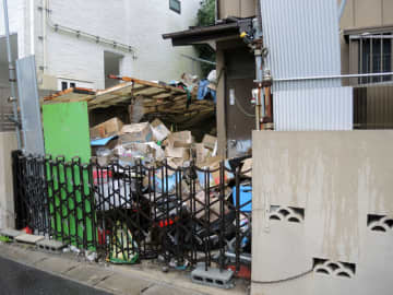 犬18匹を劣悪環境で飼育　松戸　虐待容疑で54歳男逮捕「不衛生だが、愛情持って接している」　自身は車上生活